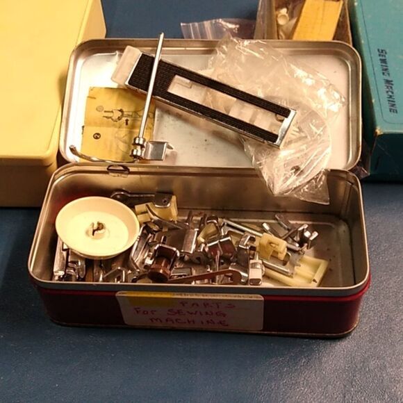 Sewing Machine Accessories Boxes Set - Picture 4 of 6